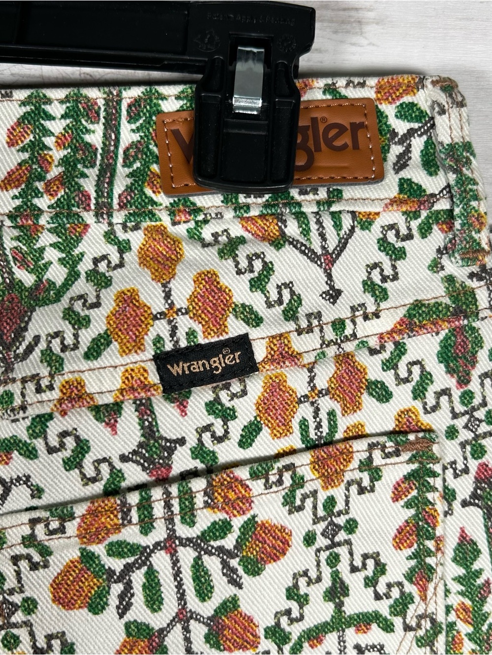 Wrangler High Rise Fierce Flare Jeans Floral Cross Stitch Print 12/ 31x32 NWT - Picture 8 of 9